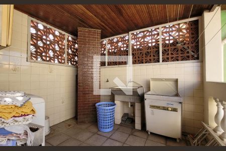 Casa à venda com 300m², 3 quartos e 2 vagasLavanderia 2