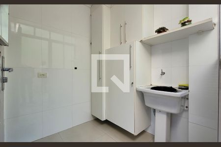 Casa à venda com 300m², 3 quartos e 2 vagasLavanderia