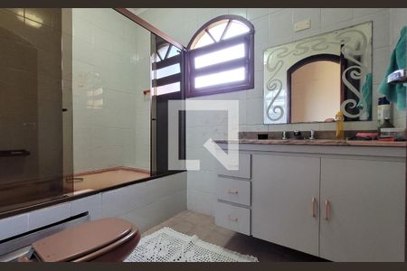 Casa à venda com 300m², 3 quartos e 2 vagasBanheiro