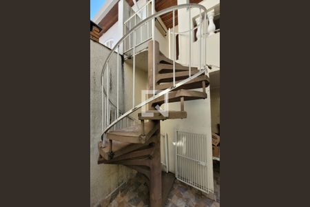 Casa à venda com 300m², 3 quartos e 2 vagasEscada