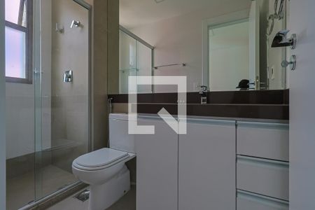 Banheiro da Suíte 1 de apartamento para alugar com 2 quartos, 64m² em Savassi, Belo Horizonte