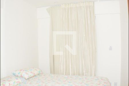 Quarto com banheiro de kitnet/studio para alugar com 1 quarto, 48m² em Pernambués, Salvador