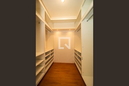 Casa de condomínio à venda com 243m², 4 quartos e 2 vagasCloset da suíte
