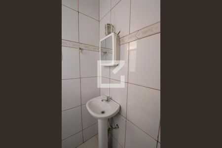 Banheiro de apartamento para alugar com 1 quarto, 65m² em Porto Novo, São Gonçalo