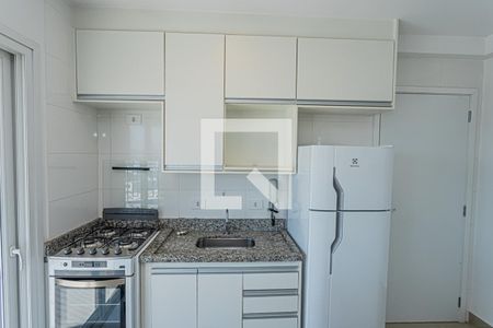 Sala e cozinha de apartamento para alugar com 1 quarto, 43m² em Vila Diva, São Paulo