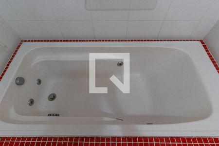 Casa à venda com 600m², 4 quartos e 4 vagas Casa à venda com 600m², 4 quartos e 4 vagasBanheiro da Suíte