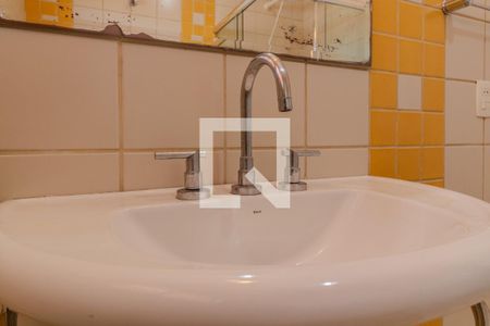 Casa à venda com 600m², 4 quartos e 4 vagas Casa à venda com 600m², 4 quartos e 4 vagasBanheiro Social