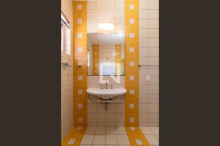 Casa à venda com 600m², 4 quartos e 4 vagas Casa à venda com 600m², 4 quartos e 4 vagasBanheiro Social