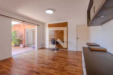 Casa à venda com 600m², 4 quartos e 4 vagas Casa à venda com 600m², 4 quartos e 4 vagasEscritório