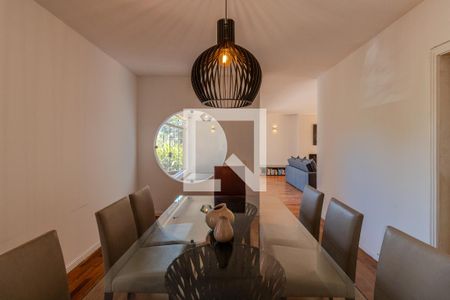 Casa à venda com 600m², 4 quartos e 4 vagas Casa à venda com 600m², 4 quartos e 4 vagasSala de jantar