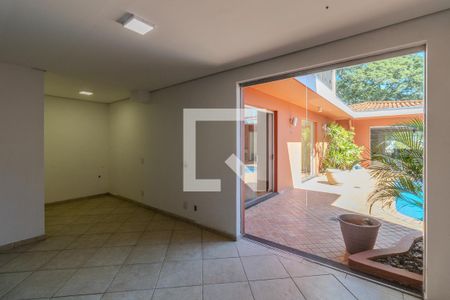 Casa à venda com 600m², 4 quartos e 4 vagas Casa à venda com 600m², 4 quartos e 4 vagasQuarto de Serviço