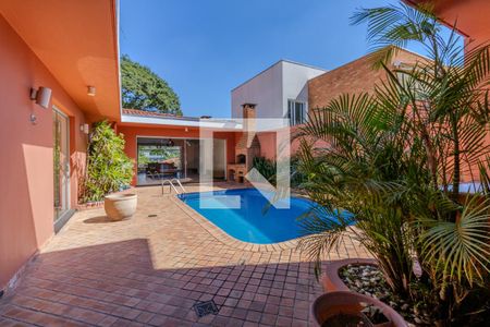 Casa à venda com 600m², 4 quartos e 4 vagas Casa à venda com 600m², 4 quartos e 4 vagasÁrea comum - Piscina