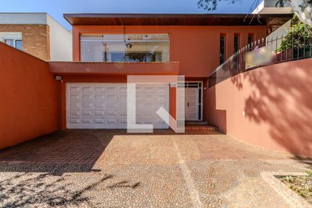 Casa à venda com 600m², 4 quartos e 4 vagas Casa à venda com 600m², 4 quartos e 4 vagasFachada