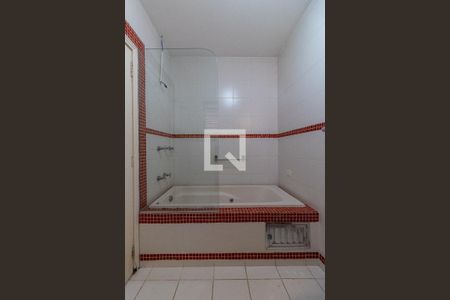 Casa à venda com 600m², 4 quartos e 4 vagas Casa à venda com 600m², 4 quartos e 4 vagasBanheiro da Suíte