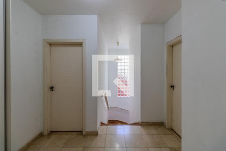 Casa à venda com 600m², 4 quartos e 4 vagas Casa à venda com 600m², 4 quartos e 4 vagasCorredor