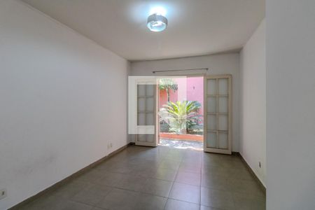 Casa à venda com 600m², 4 quartos e 4 vagas Casa à venda com 600m², 4 quartos e 4 vagasQuarto 1