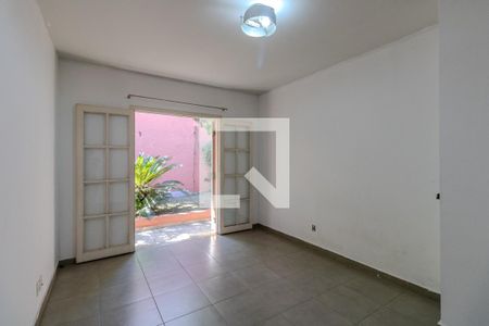 Casa à venda com 600m², 4 quartos e 4 vagas Casa à venda com 600m², 4 quartos e 4 vagasQuarto 1