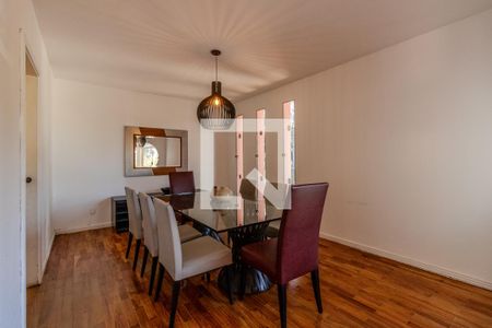 Casa à venda com 600m², 4 quartos e 4 vagas Casa à venda com 600m², 4 quartos e 4 vagasSala de jantar