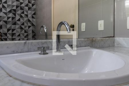 Casa à venda com 600m², 4 quartos e 4 vagas Casa à venda com 600m², 4 quartos e 4 vagasBanheiro da Suíte 2