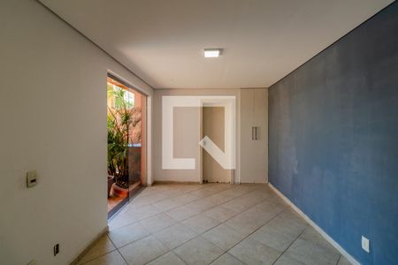 Casa à venda com 600m², 4 quartos e 4 vagas Casa à venda com 600m², 4 quartos e 4 vagasQuarto de Serviço