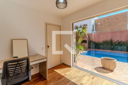 Casa à venda com 600m², 4 quartos e 4 vagas Casa à venda com 600m², 4 quartos e 4 vagasEscritório