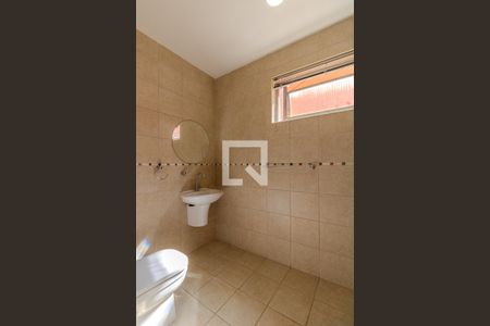 Casa à venda com 600m², 4 quartos e 4 vagas Casa à venda com 600m², 4 quartos e 4 vagasBanheiro de Serviço