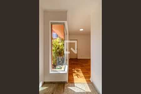 Casa à venda com 600m², 4 quartos e 4 vagas Casa à venda com 600m², 4 quartos e 4 vagasCorredor