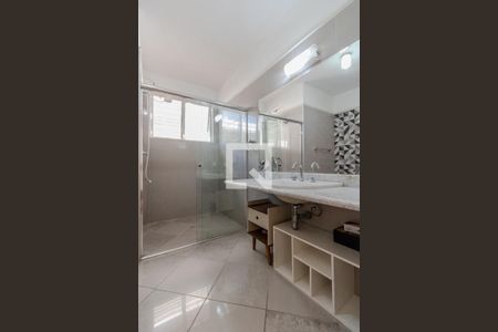 Casa à venda com 600m², 4 quartos e 4 vagas Casa à venda com 600m², 4 quartos e 4 vagasBanheiro da Suíte 2