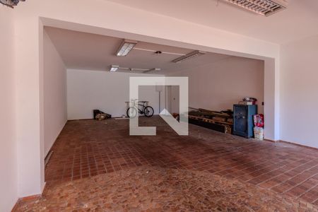 Casa à venda com 600m², 4 quartos e 4 vagas Casa à venda com 600m², 4 quartos e 4 vagasGaragem