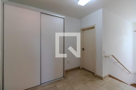 Casa à venda com 600m², 4 quartos e 4 vagas Casa à venda com 600m², 4 quartos e 4 vagasCorredor