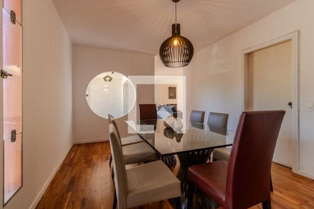 Casa à venda com 600m², 4 quartos e 4 vagas Casa à venda com 600m², 4 quartos e 4 vagasSala de jantar