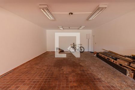 Casa à venda com 600m², 4 quartos e 4 vagas Casa à venda com 600m², 4 quartos e 4 vagasGaragem