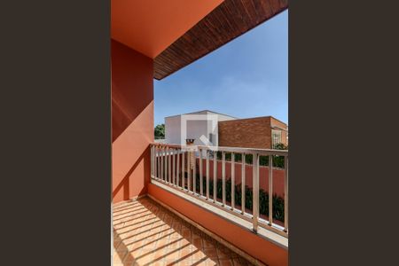 Casa à venda com 600m², 4 quartos e 4 vagas Casa à venda com 600m², 4 quartos e 4 vagasÁrea Externa