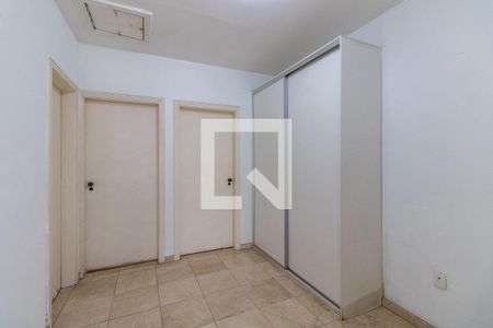 Casa à venda com 600m², 4 quartos e 4 vagas Casa à venda com 600m², 4 quartos e 4 vagasCorredor