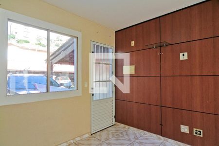 Sala de casa de condomínio para alugar com 2 quartos, 80m² em Loteamento City Jaragua, São Paulo