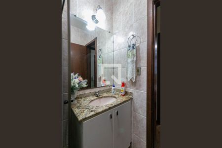 Banheiro de apartamento à venda com 2 quartos, 60m² em Sagrada Família, Belo Horizonte