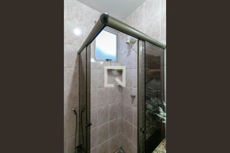 Banheiro de apartamento à venda com 2 quartos, 60m² em Sagrada Família, Belo Horizonte
