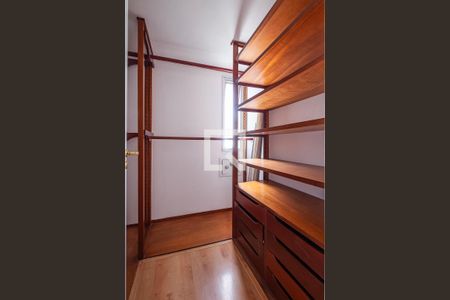 Suíte - Closet de apartamento para alugar com 2 quartos, 87m² em Vila Madalena, São Paulo