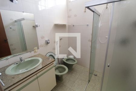 Casa para alugar com 216m², 3 quartos e 4 vagasBanheiro da Suíte 1