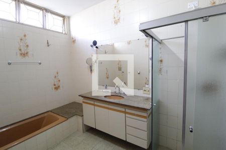 Casa para alugar com 216m², 3 quartos e 4 vagasBanheiro da Suíte 2