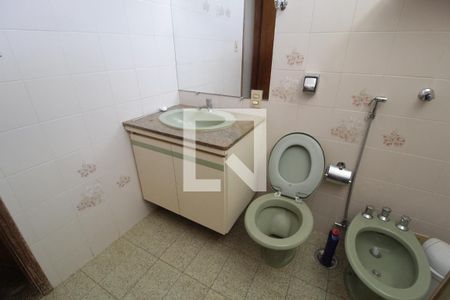 Casa para alugar com 216m², 3 quartos e 4 vagasBanheiro da Suíte 1