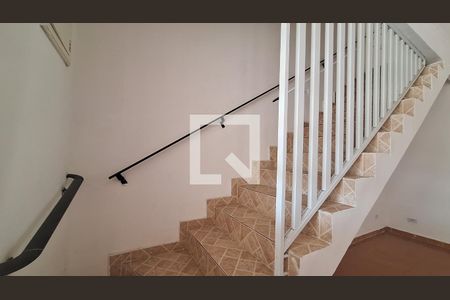 Sala/ escada de casa para alugar com 2 quartos, 70m² em Aviação, Praia Grande