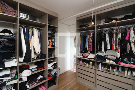 Casa para alugar com 300m², 3 quartos e 3 vagasCloset da suíte 3
