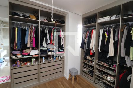 Casa para alugar com 300m², 3 quartos e 3 vagasCloset da suíte 3