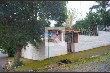 Casa à venda com 324m², 4 quartos e 5 vagasFachada