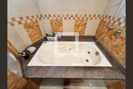 Casa à venda com 239m², 4 quartos e 4 vagasBanheiro da Suíte