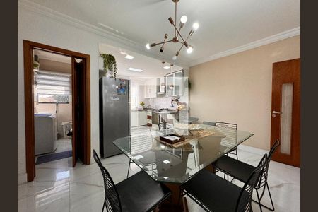 Casa à venda com 239m², 4 quartos e 4 vagasCozinha