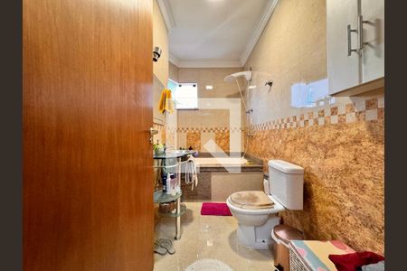 Casa à venda com 239m², 4 quartos e 4 vagasBanheiro da Suíte