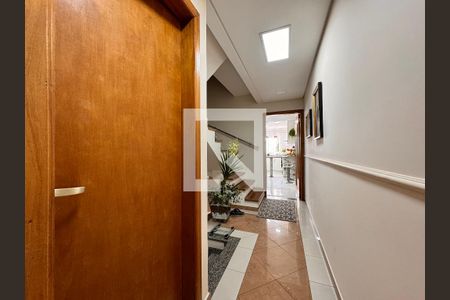 Casa à venda com 239m², 4 quartos e 4 vagasCorredor