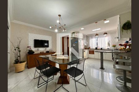 Casa à venda com 239m², 4 quartos e 4 vagasCozinha